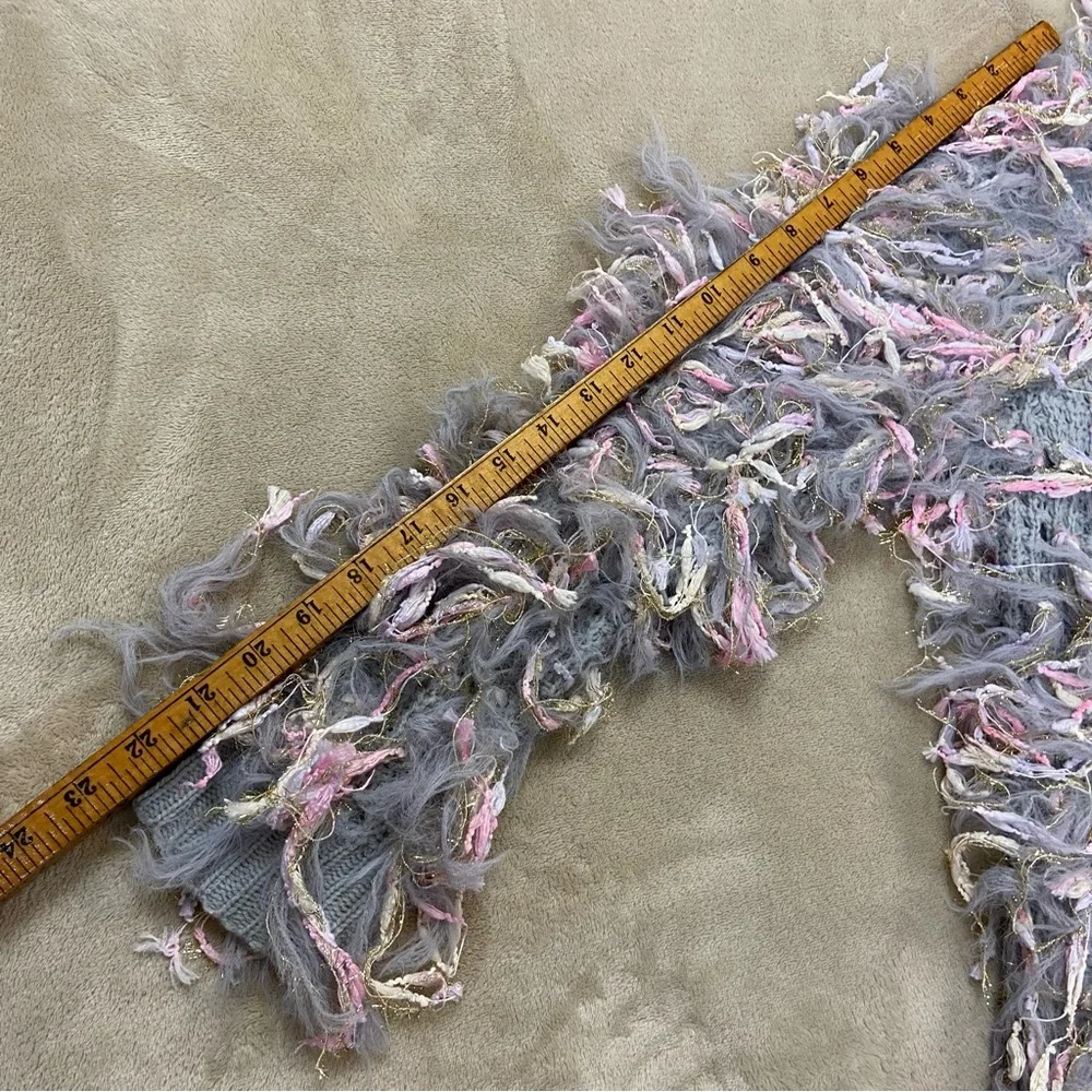 Verte Gray, Pink, White Ribbon and Yarn Adorn this fun Sweater size S/M - Picture 5 of 9
